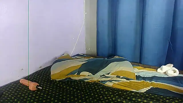 XXX chat uživo modela CurvyLara