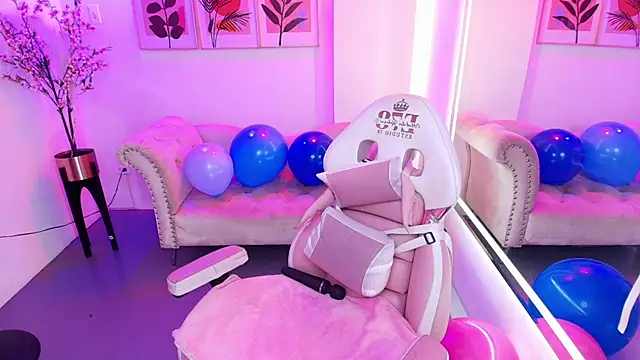 Maddie_T18 Adlı Modelin Canlı XXX Sohbeti