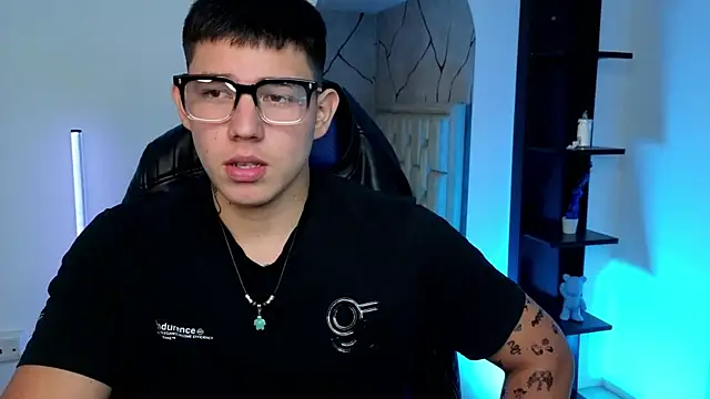 Chat XXX en directo de JamesCr_