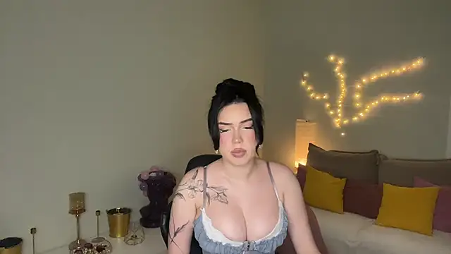mistress_of_hearts' Live XXX Chat
