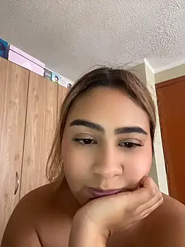 צ'אט XXX בשידור חי של Miabonnett_