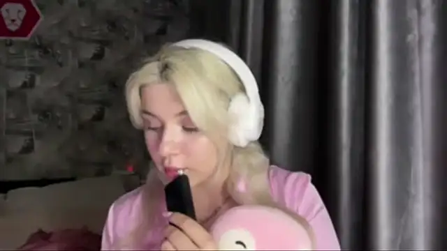 SpotlessParaffin Live XXX Chat