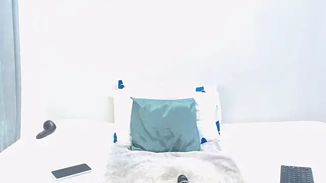 Tinnypussien Live XXX chat