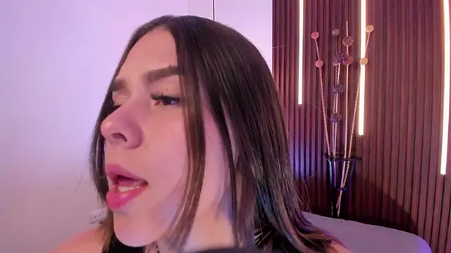 ArianaBaker XXX чат на живо