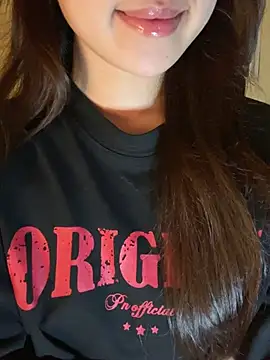Uyennii02's Live XXX Chat