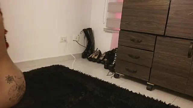 selene_red_: απευθείας συνομιλία ΧΧΧ