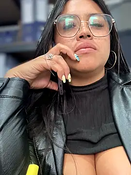 Chat XXX en directo de Mia_Risky-1