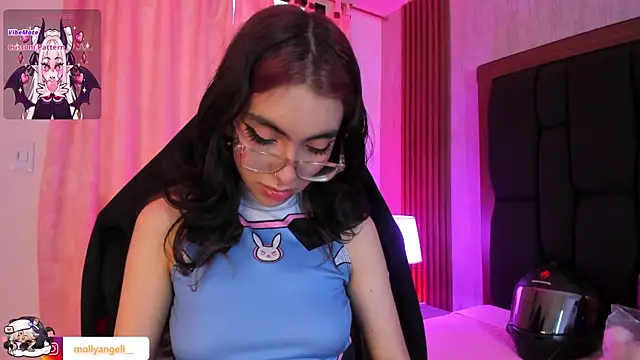 Molly_A Adlı Modelin Canlı XXX Sohbeti