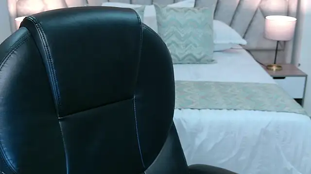 Chat +18 de Layla_Breezee ao vivo