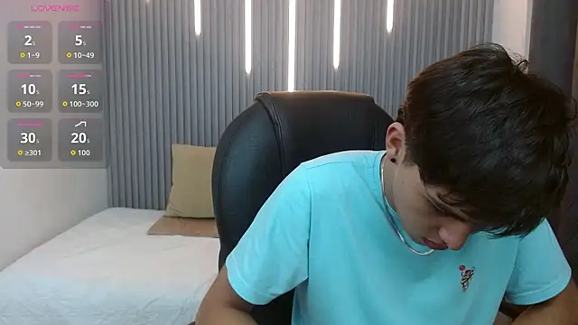Živý XXX chat StiwenTwink