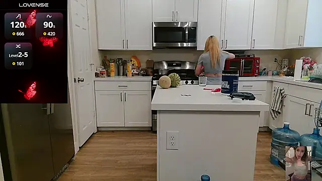 Blondiewithanass Live XXX-Chat
