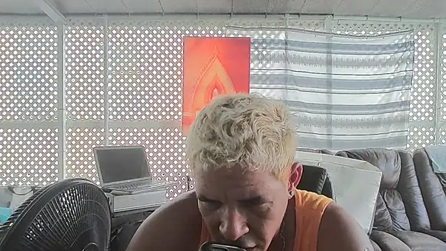 cubano1082 Show in webcam