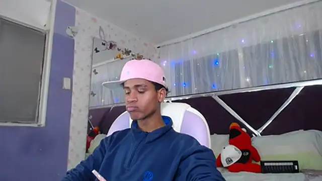 دردشة Santy_bigcock_01 الجنسية المباشرة