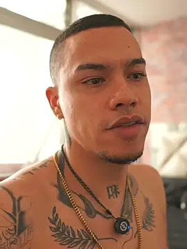 AlphaMasterXxx – Naživo XXX chat