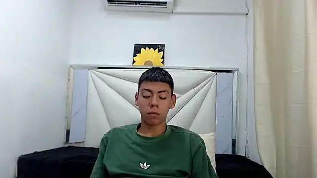 Liarr_ Adlı Modelin Canlı XXX Sohbeti
