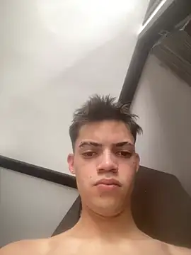 Latinos_2001 Live XXX-Chat