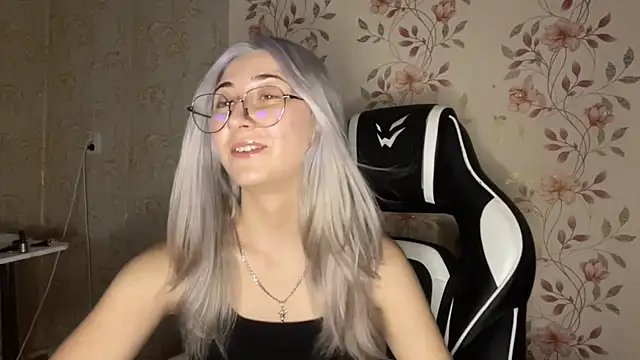 دردشة WhitePowerGirl الجنسية المباشرة