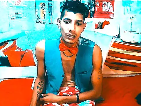 IndianSavageMale Adlı Modelin Canlı XXX Sohbeti