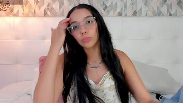 Roseaurora Adlı Modelin Canlı XXX Sohbeti