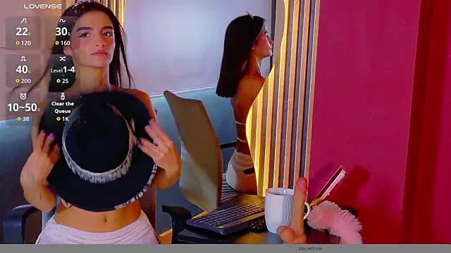 Charlott__18 Live XXX-Chat