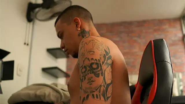 AlphaMasterXxx – Naživo XXX chat