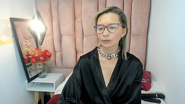 Issa_Milf__ Obrolan Langsung XXX