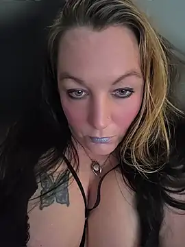 Chat +18 de Queenemerald ao vivo