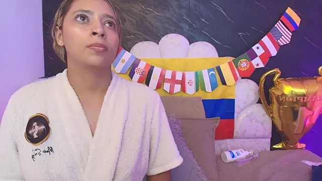 Chat +18 de _MiaBrown_ ao vivo