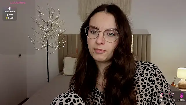 Real_cutie1 Show in webcam
