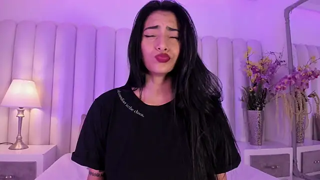 Chat XXX en directo de CleoSteele