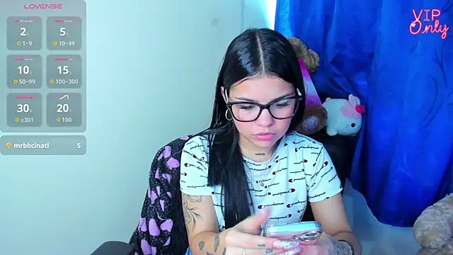 angelina_77 Chat XXX in diretta