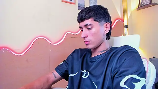 Dark_Valentino_ Live XXX Chat