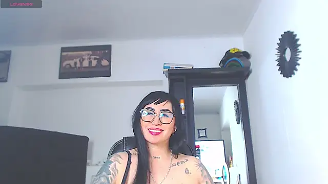 Vicky_hotmilf's Live XXX Chat