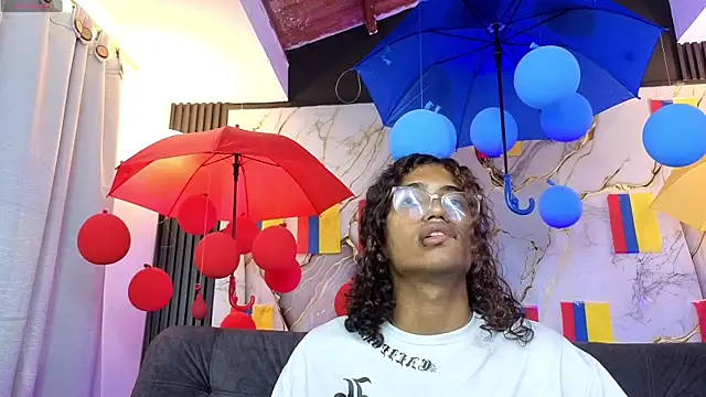 แชท XXX สดของ triiangel_latinboy