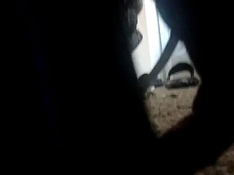 Keepemwett: διαδικτυακό σόου στην κάμερα
