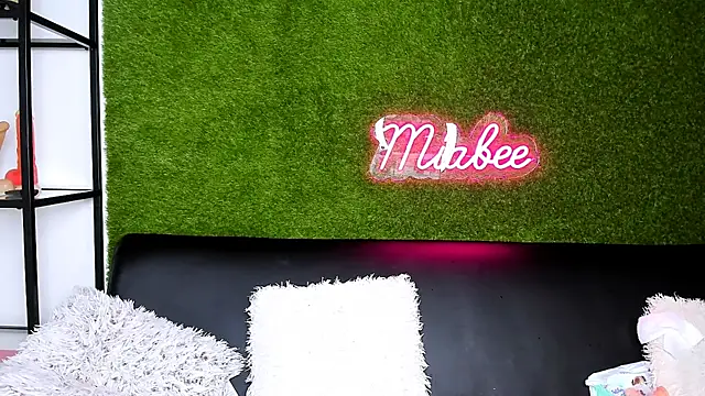 MiaBeeXX's Live XXX Chat