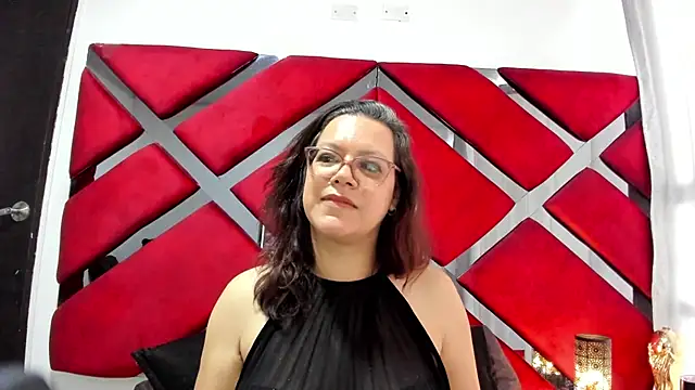 ELLE_HADID live XXX chat