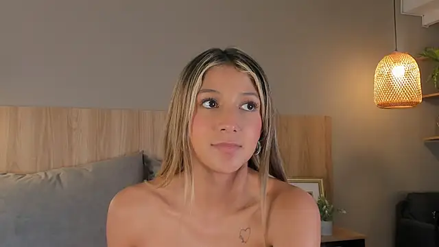 צ'אט XXX בשידור חי של ariana_rosse__