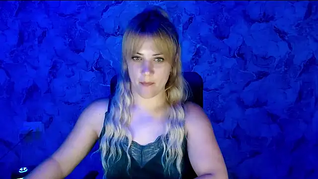 nika_gold1 Adlı Modelin Canlı XXX Sohbeti