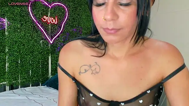 emy_0 Chat XXX in diretta