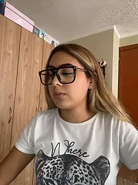Chat +18 de Miabonnett_ ao vivo