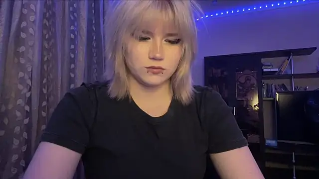 HelloKinki Live XXX-Chat
