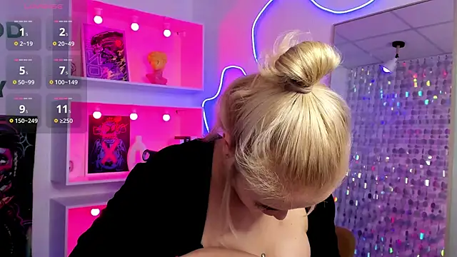 צ'אט XXX בשידור חי של StephanieSweety