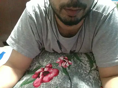 Precumboner Adlı Modelin Canlı XXX Sohbeti