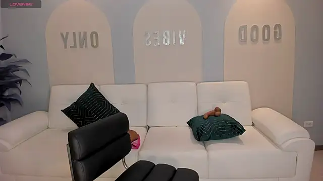 SunnyRivers live XXX chat