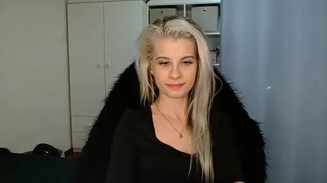 KristineGlow Adlı Modelin Canlı XXX Sohbeti