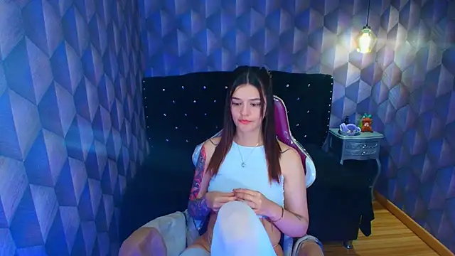 Chatroom XXX en direct de LiaHarryis
