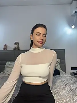 CurlyLara's Live XXX Chat