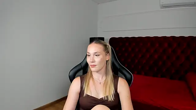 Chat +18 de ElaraVoltage ao vivo