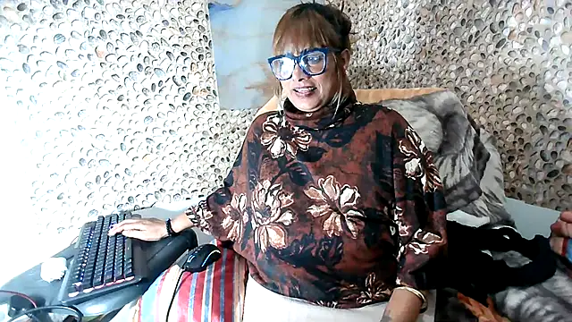 IndianSeducerXXX Adlı Modelin Canlı XXX Sohbeti